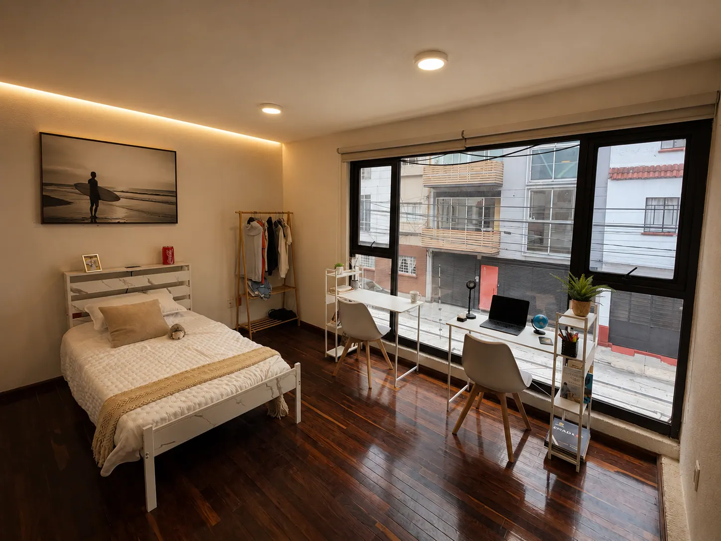 Signature Street View 19 — bed A, oversized panoramic window